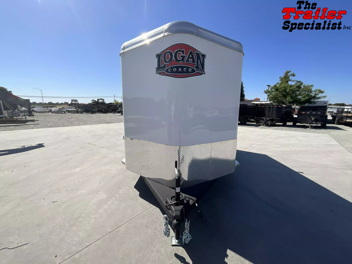 New 2025 Logan Coach BULLSEYE 2H BP Horse Trailer