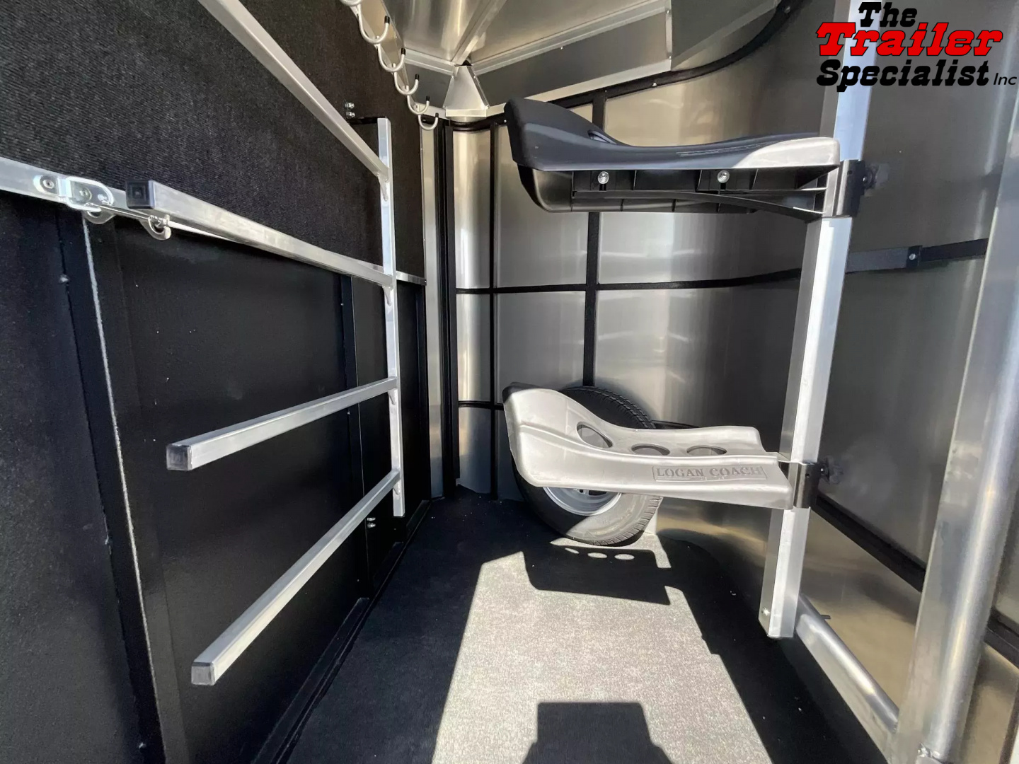 New 2025 Logan Coach BULLSEYE 2H BP Horse Trailer