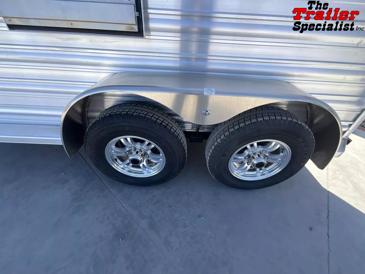 New 2025 Logan Coach BULLSEYE 2H BP Horse Trailer