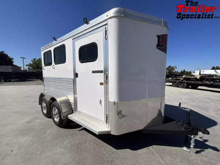 New 2025 Logan Coach BULLSEYE 2H BP Horse Trailer