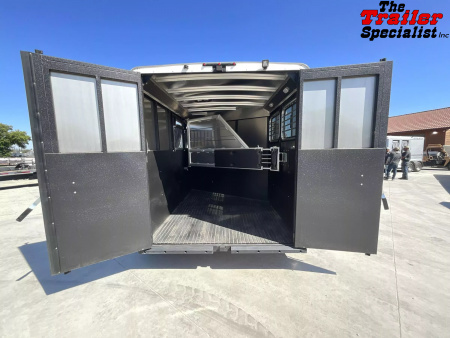 New 2025 Logan Coach BULLSEYE 2H BP Horse Trailer