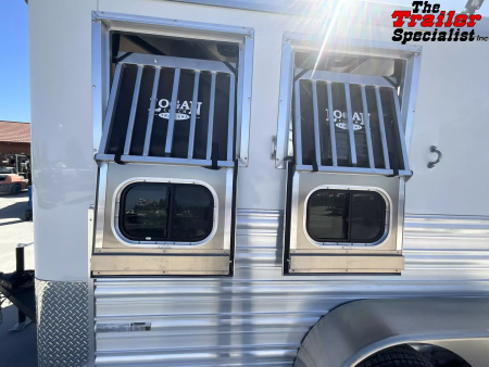 New 2025 Logan Coach BULLSEYE 2H BP Horse Trailer