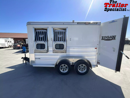 New 2025 Logan Coach BULLSEYE 2H BP Horse Trailer