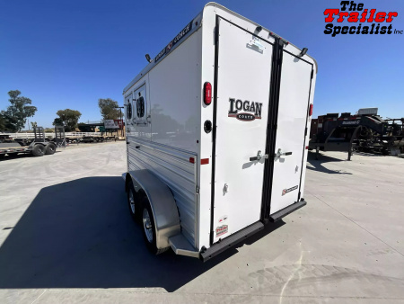 New 2025 Logan Coach BULLSEYE 2H BP Horse Trailer