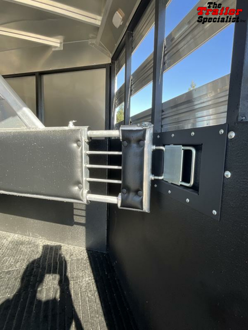 New 2023 Logan Coach 2 HORSE BULLSEYE COMBO BP Horse Trailer