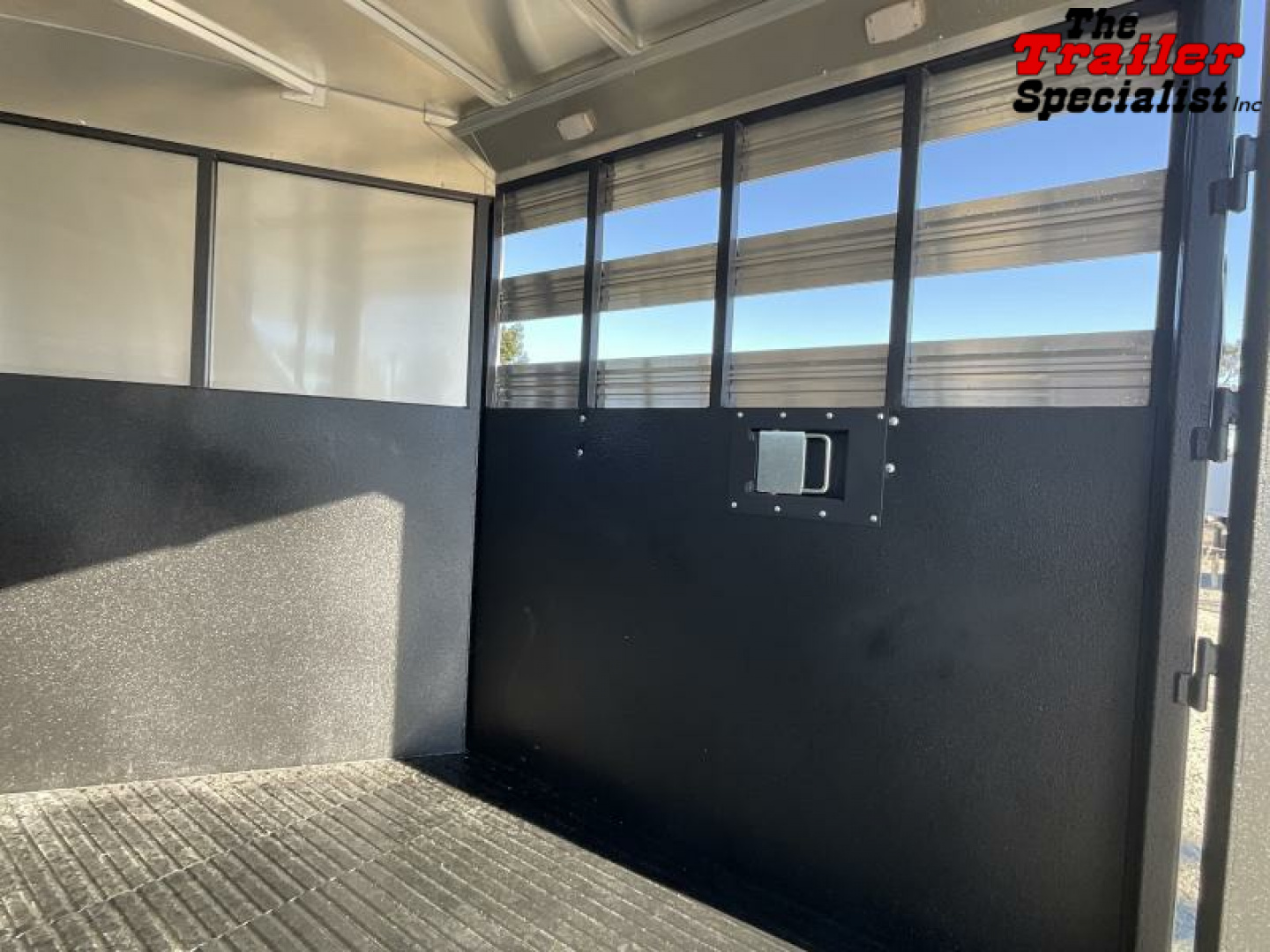 New 2023 Logan Coach 2 HORSE BULLSEYE COMBO BP Horse Trailer