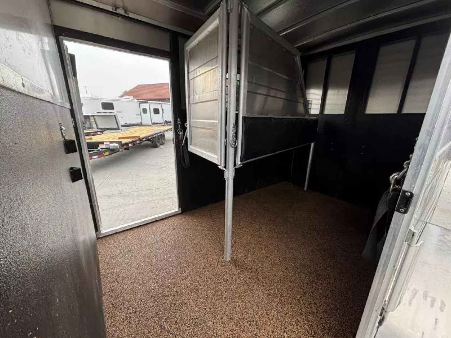 Used 2022 Logan Coach BULLSEYE 2 HORSE GN STRAIGHT LOAD Horse Trailer