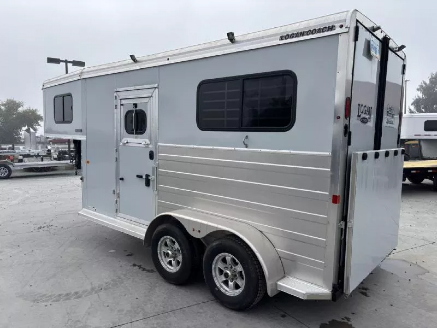 Used 2022 Logan Coach BULLSEYE 2 HORSE GN STRAIGHT LOAD Horse Trailer