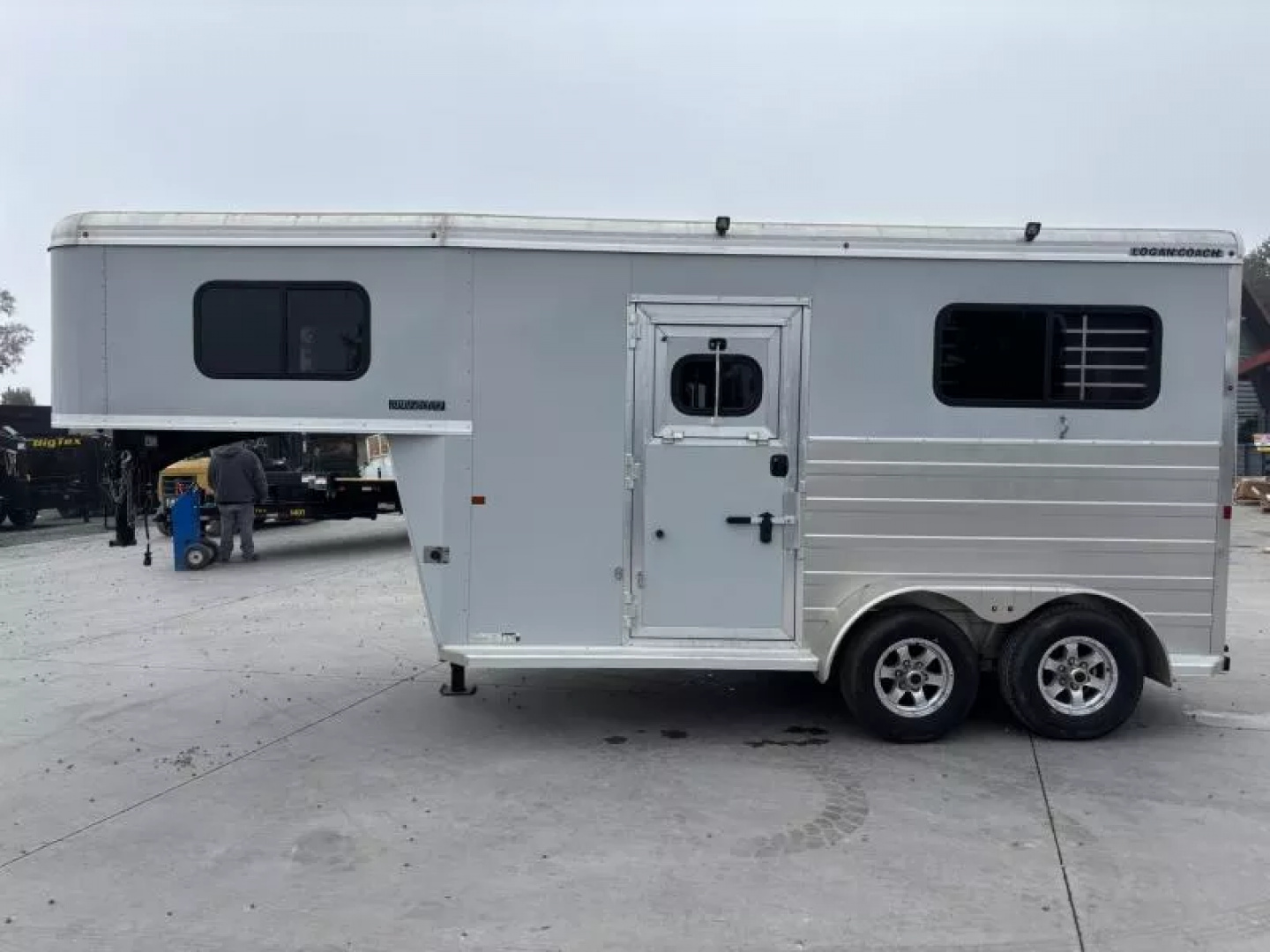 Used 2022 Logan Coach BULLSEYE 2 HORSE GN STRAIGHT LOAD Horse Trailer