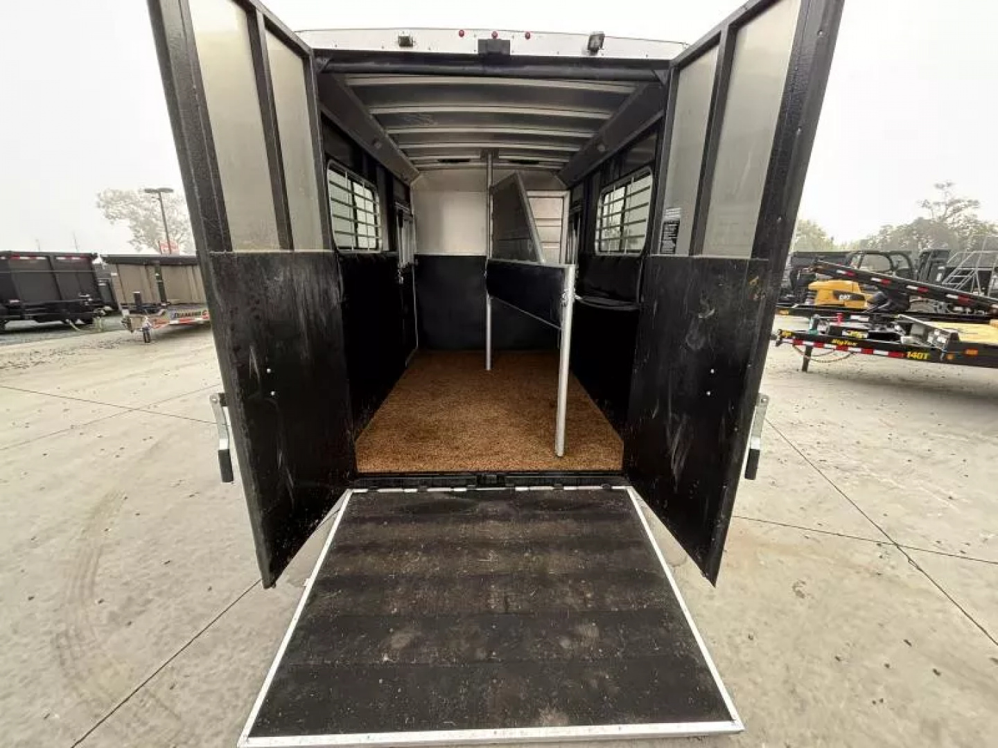 Used 2022 Logan Coach BULLSEYE 2 HORSE GN STRAIGHT LOAD Horse Trailer