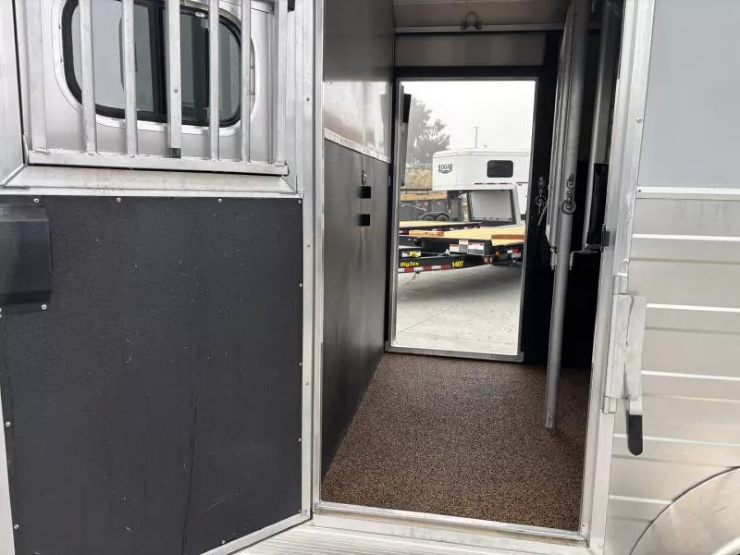 Used 2022 Logan Coach BULLSEYE 2 HORSE GN STRAIGHT LOAD Horse Trailer