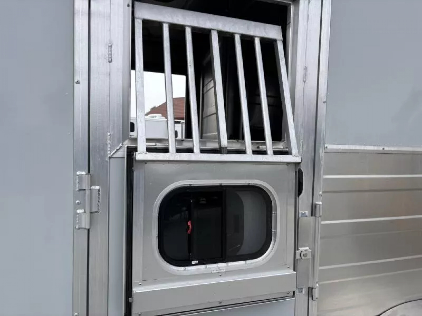 Used 2022 Logan Coach BULLSEYE 2 HORSE GN STRAIGHT LOAD Horse Trailer