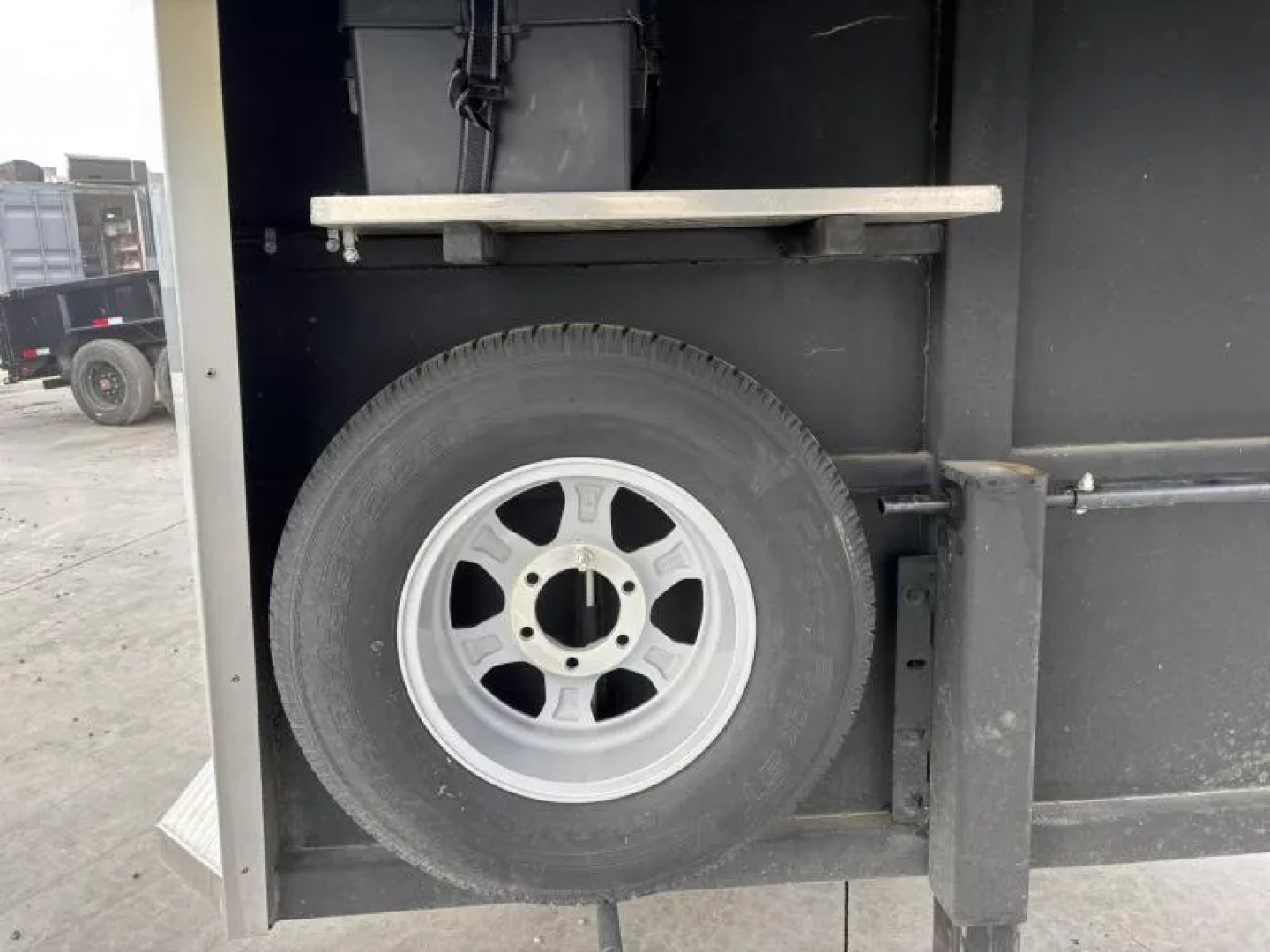 Used 2022 Logan Coach BULLSEYE 2 HORSE GN STRAIGHT LOAD Horse Trailer