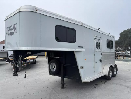 Used 2022 Logan Coach BULLSEYE 2 HORSE GN STRAIGHT LOAD Horse Trailer