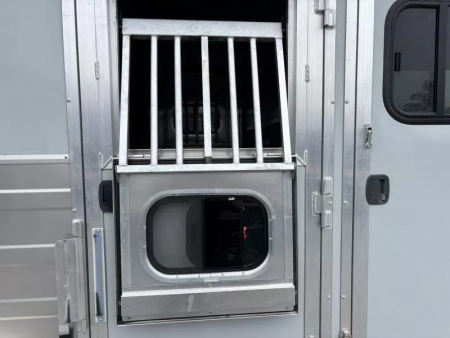 Used 2022 Logan Coach BULLSEYE 2 HORSE GN STRAIGHT LOAD Horse Trailer