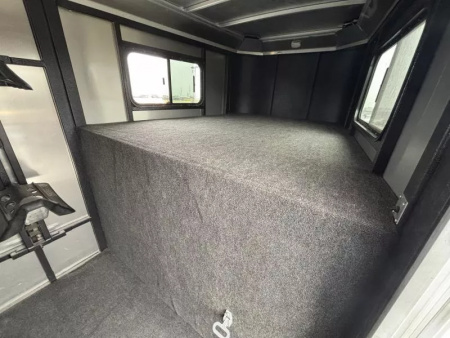 Used 2022 Logan Coach BULLSEYE 2 HORSE GN STRAIGHT LOAD Horse Trailer