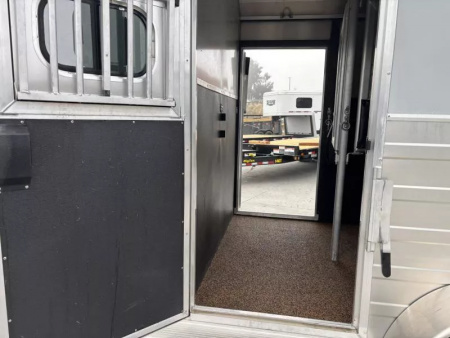 Used 2022 Logan Coach BULLSEYE 2 HORSE GN STRAIGHT LOAD Horse Trailer