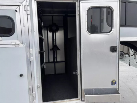 Used 2022 Logan Coach BULLSEYE 2 HORSE GN STRAIGHT LOAD Horse Trailer