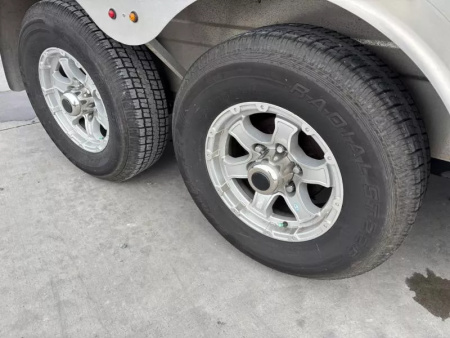 Used 2022 Logan Coach BULLSEYE 2 HORSE GN STRAIGHT LOAD Horse Trailer