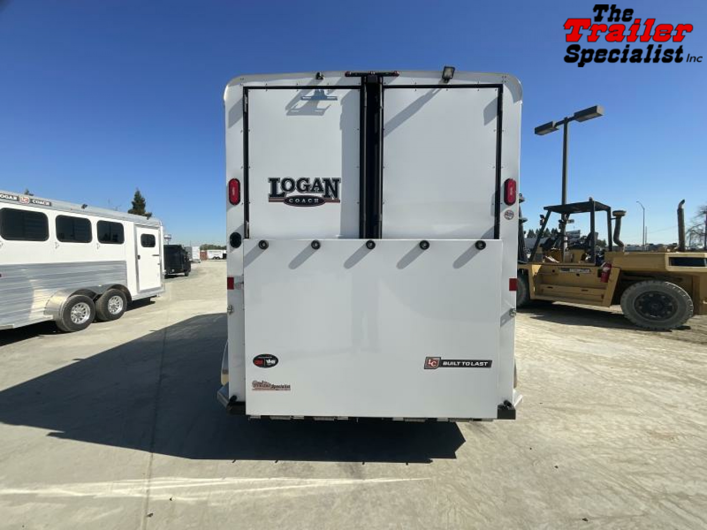 New 2025 Logan Coach BULLSEYE 2H BP STRAIGHT LOAD Horse Trailer