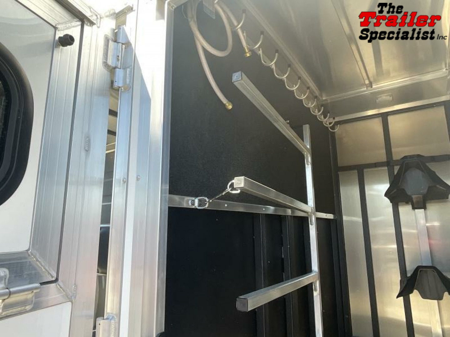 New 2025 Logan Coach BULLSEYE 2H BP STRAIGHT LOAD Horse Trailer