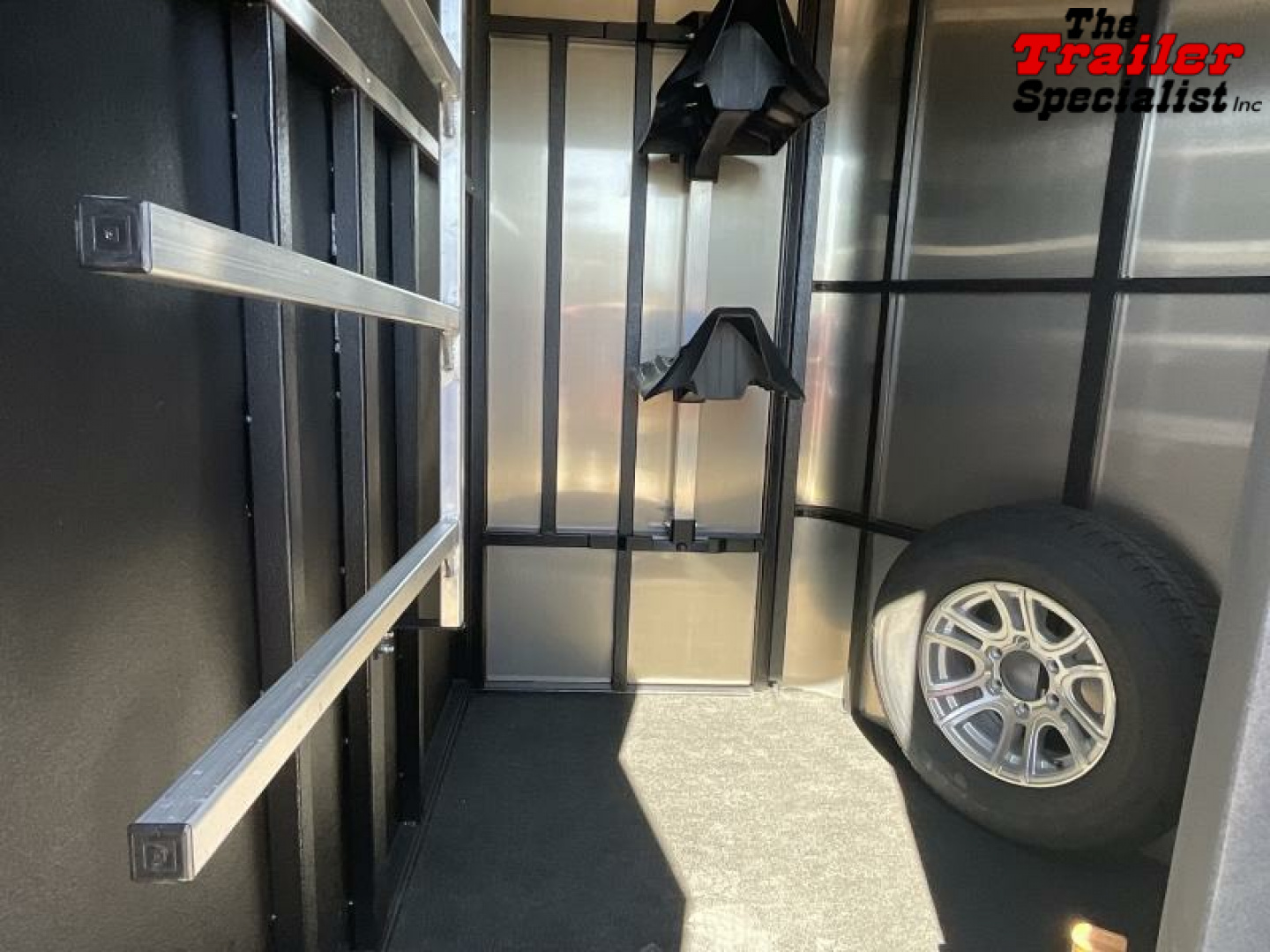 New 2025 Logan Coach BULLSEYE 2H BP STRAIGHT LOAD Horse Trailer