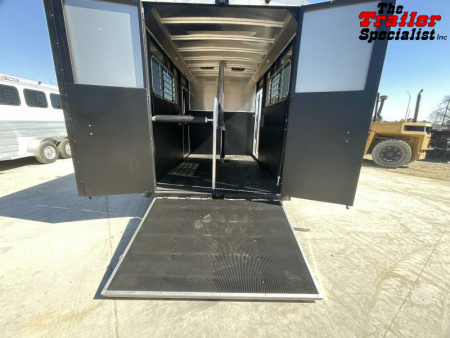 New 2025 Logan Coach BULLSEYE 2H BP STRAIGHT LOAD Horse Trailer