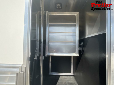 New 2025 Logan Coach BULLSEYE 2H BP STRAIGHT LOAD Horse Trailer