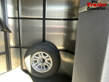 New 2025 Logan Coach BULLSEYE 2H BP STRAIGHT LOAD Horse Trailer