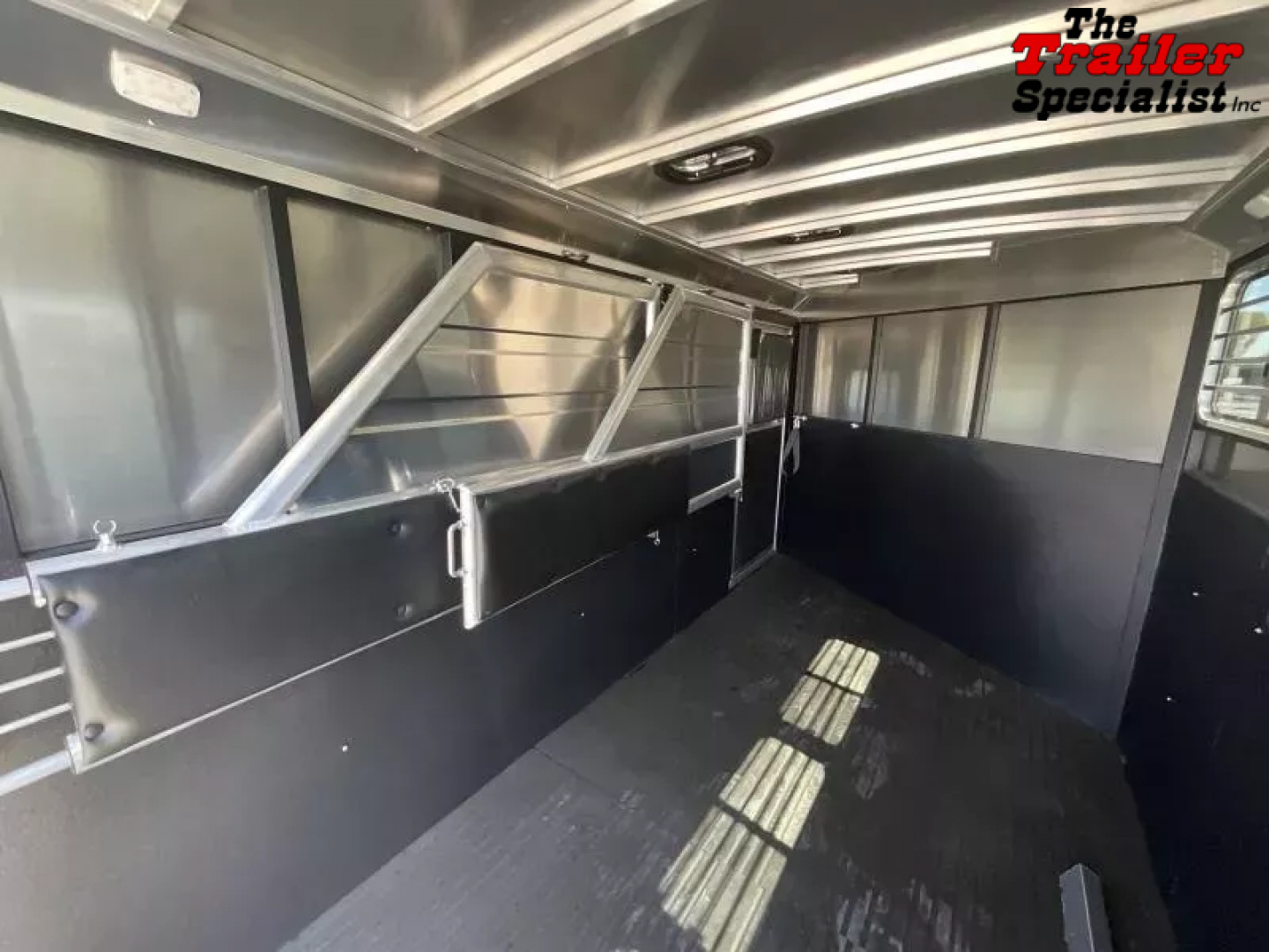 New 2026 Logan Coach BULLSEYE3BPXL Horse Trailer