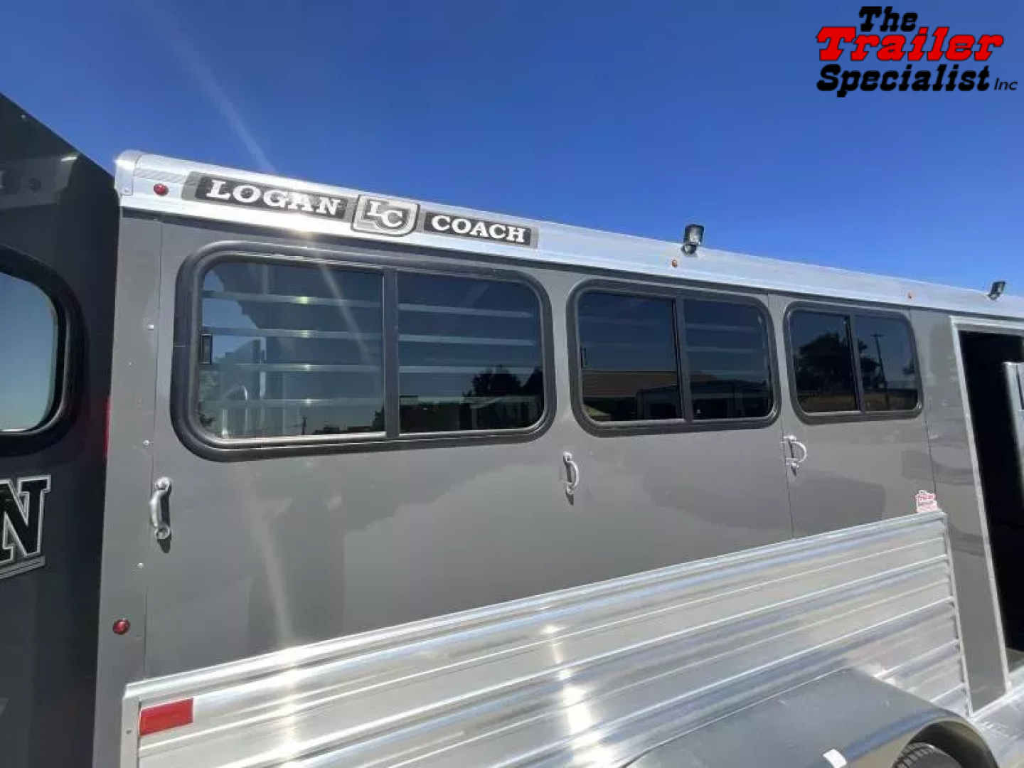 New 2026 Logan Coach BULLSEYE3BPXL Horse Trailer