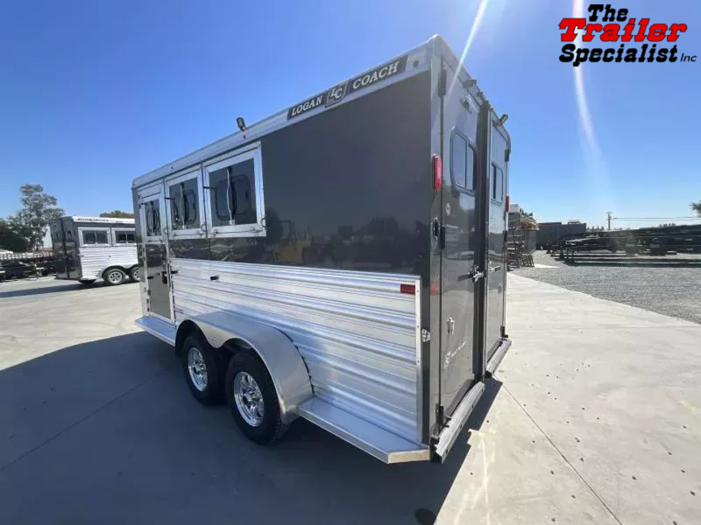 New 2026 Logan Coach BULLSEYE3BPXL Horse Trailer