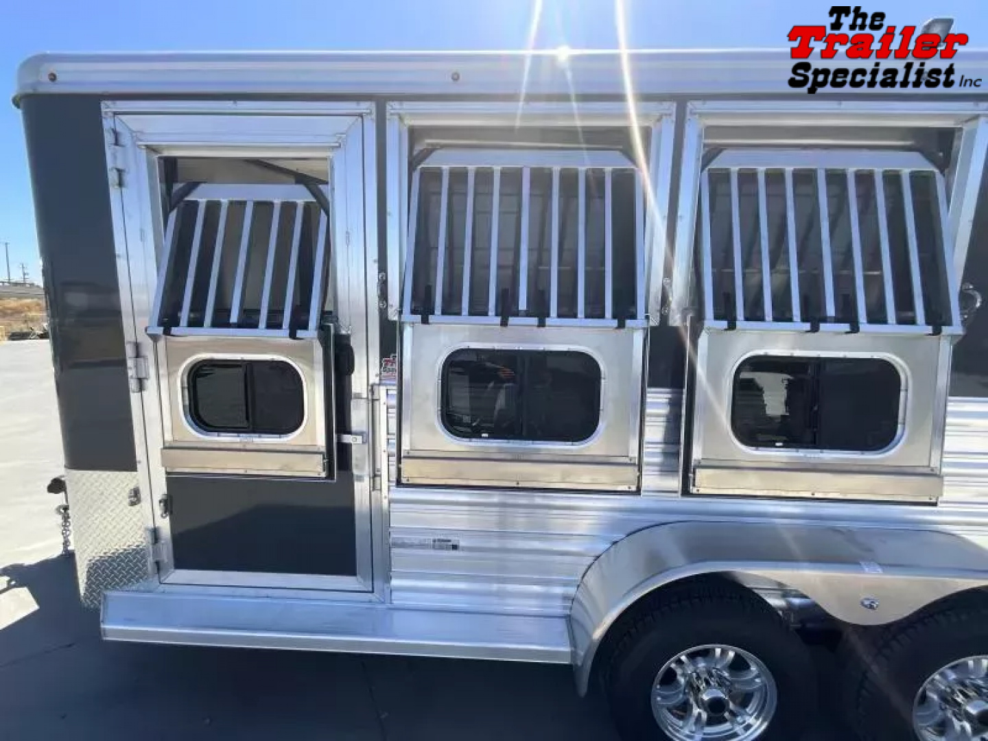 New 2026 Logan Coach BULLSEYE3BPXL Horse Trailer