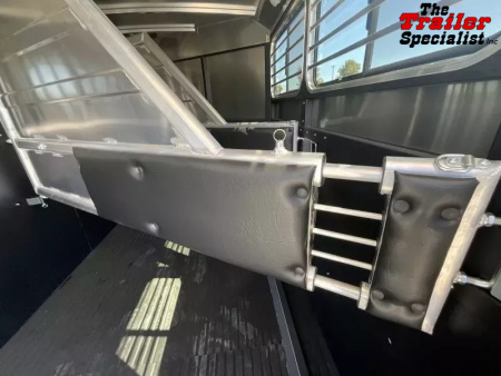 New 2026 Logan Coach BULLSEYE3BPXL Horse Trailer