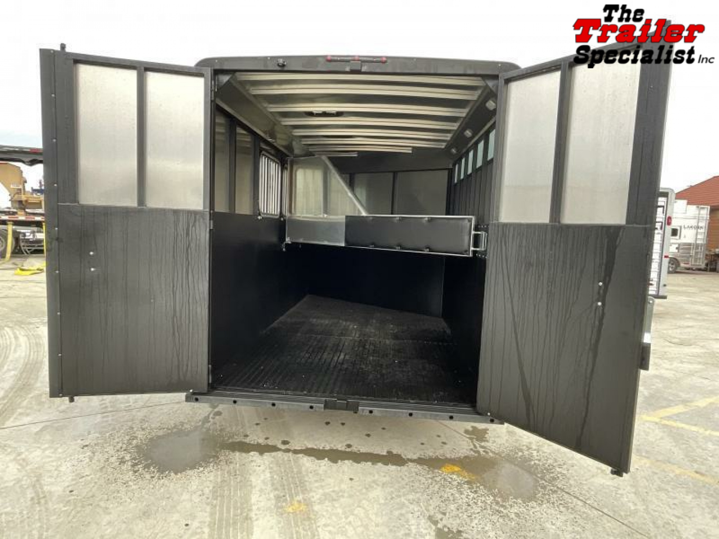 New 2025 Logan Coach 3 HORSE BUMPER PULL Horse Trailer