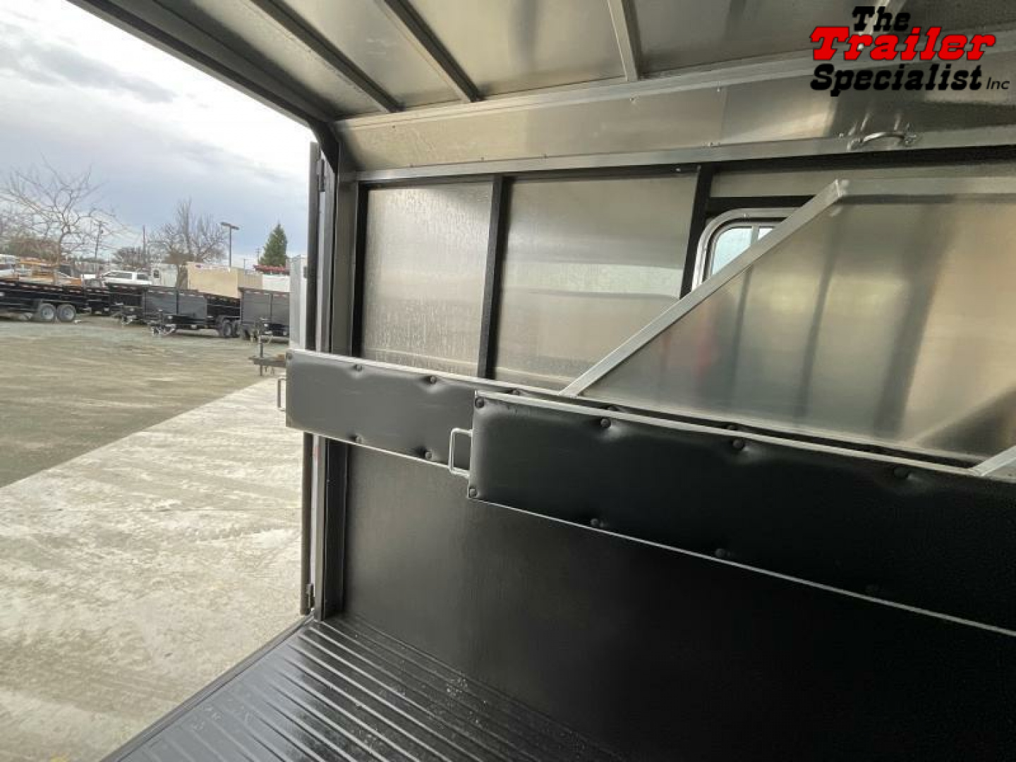 New 2025 Logan Coach 3 HORSE BUMPER PULL Horse Trailer