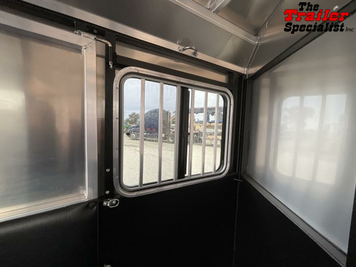 New 2025 Logan Coach 3 HORSE BUMPER PULL Horse Trailer