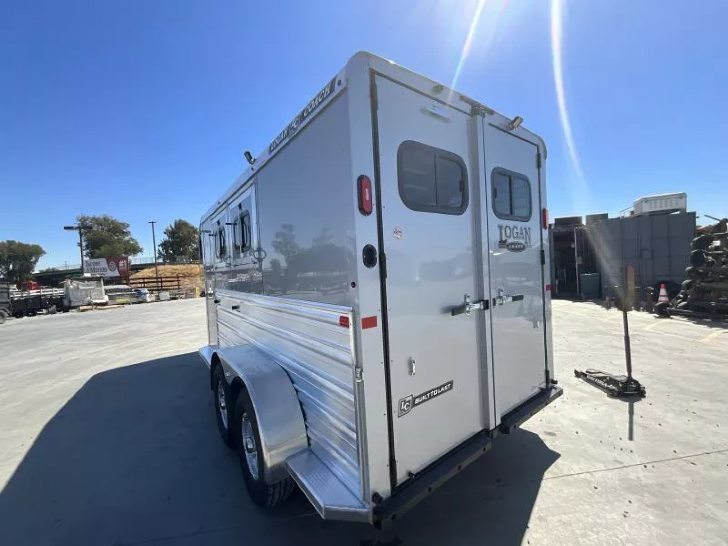 New 2026 Logan Coach BULLSEYE2GN Horse Trailer