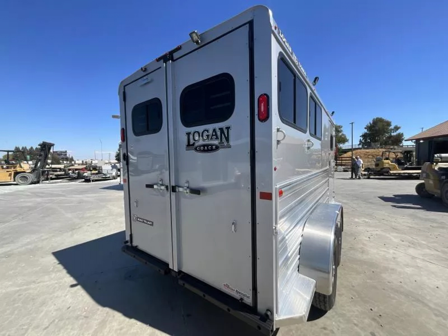 New 2026 Logan Coach BULLSEYE2GN Horse Trailer