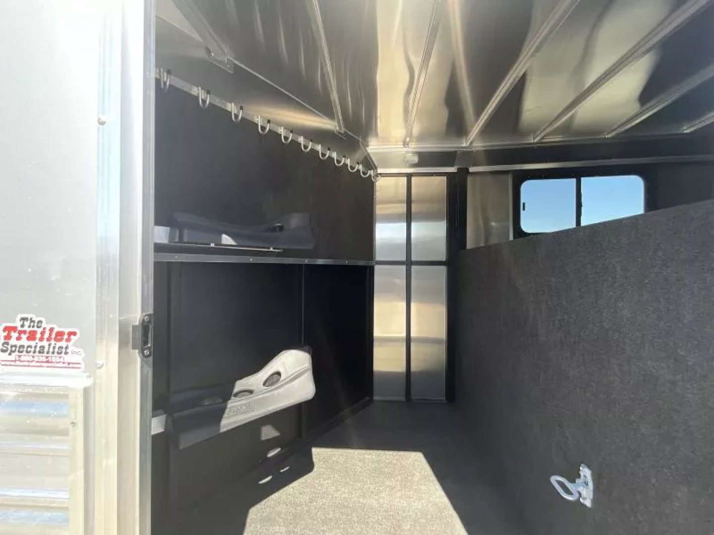 New 2026 Logan Coach BULLSEYE2GN Horse Trailer