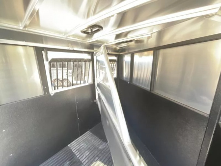 New 2026 Logan Coach BULLSEYE2GN Horse Trailer