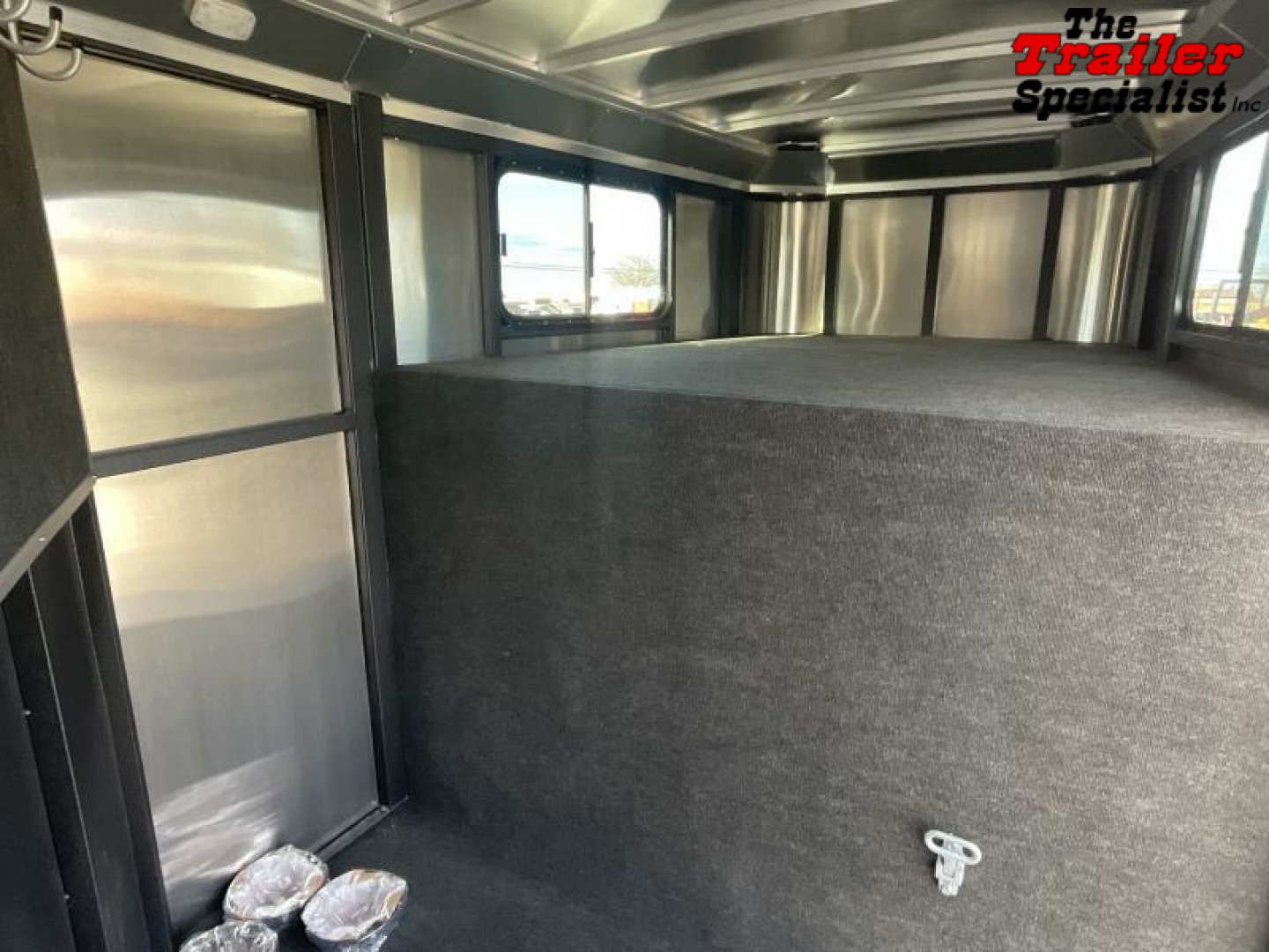 New 2025 Logan Coach CROSSFIRE 3 HORSE GN Horse Trailer