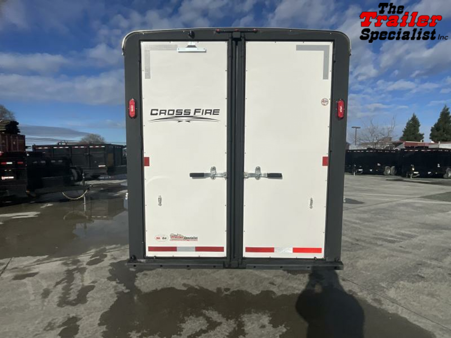 New 2025 Logan Coach CROSSFIRE 3 HORSE GN Horse Trailer