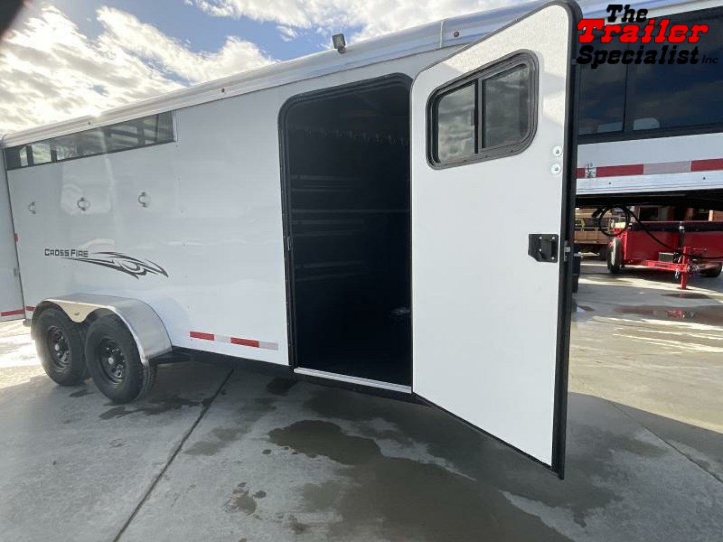 New 2025 Logan Coach CROSSFIRE 3 HORSE GN Horse Trailer