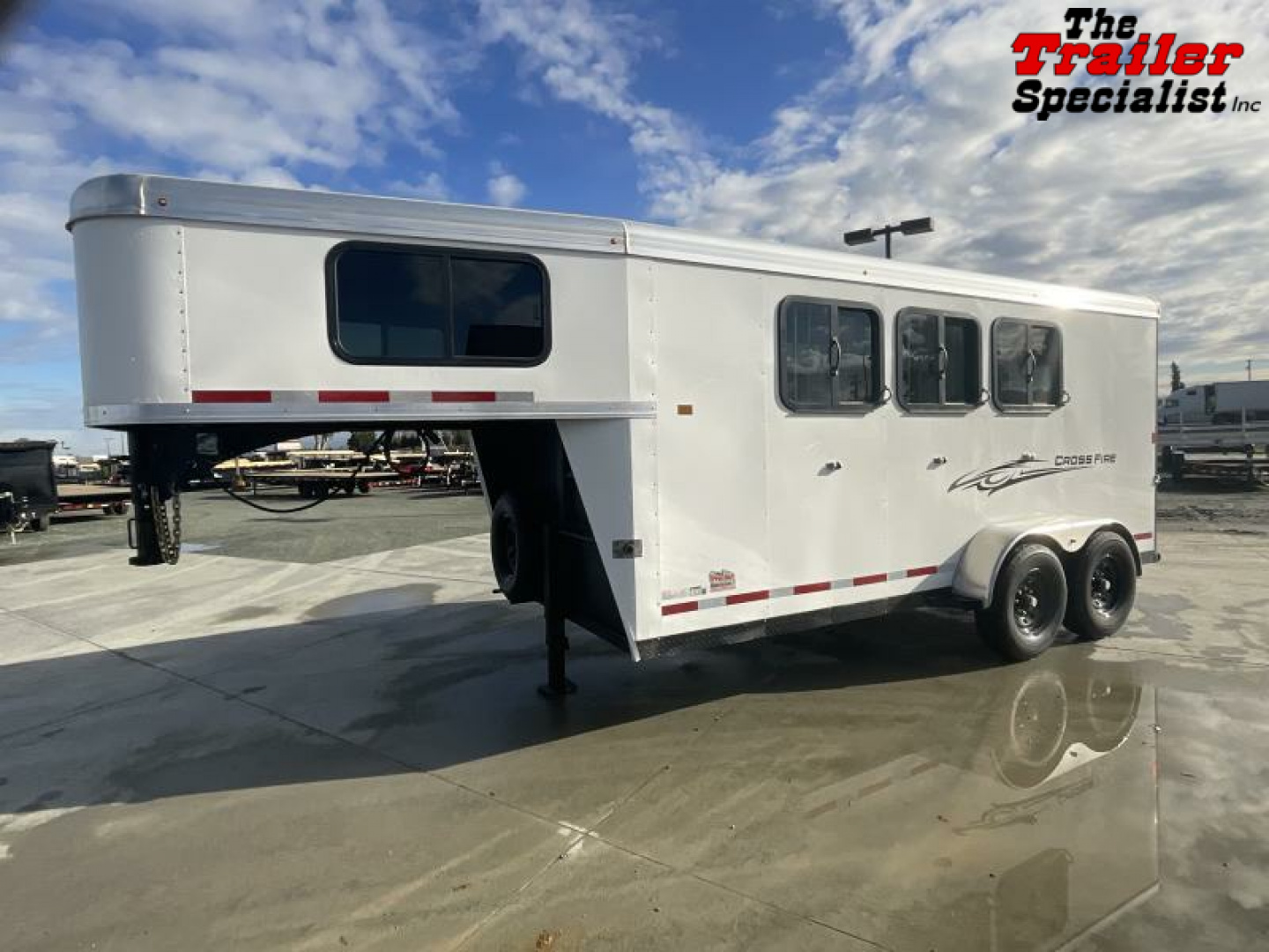 New 2025 Logan Coach CROSSFIRE 3 HORSE GN Horse Trailer