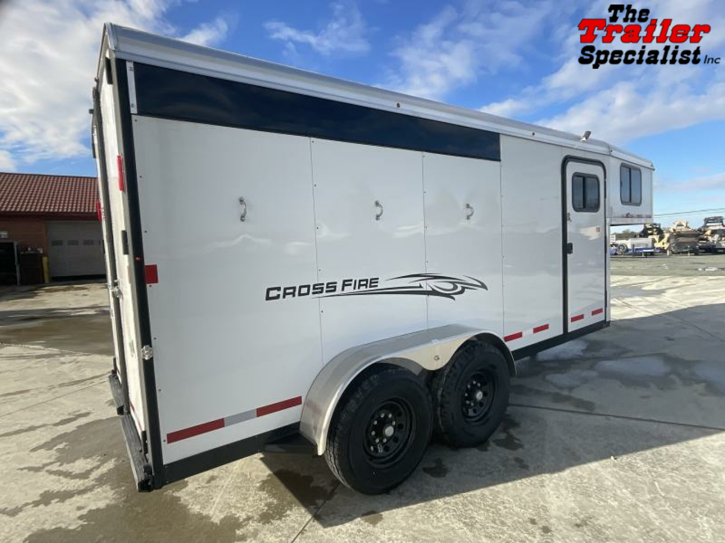 New 2025 Logan Coach CROSSFIRE 3 HORSE GN Horse Trailer