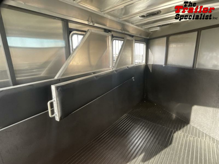 New 2025 Logan Coach CROSSFIRE 3 HORSE GN Horse Trailer