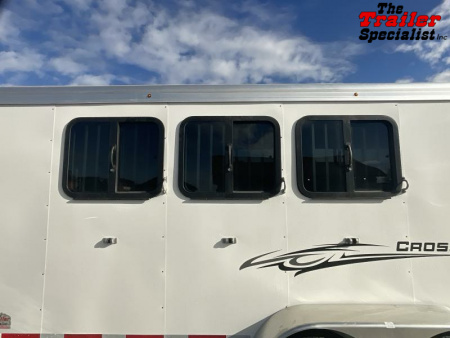 New 2025 Logan Coach CROSSFIRE 3 HORSE GN Horse Trailer