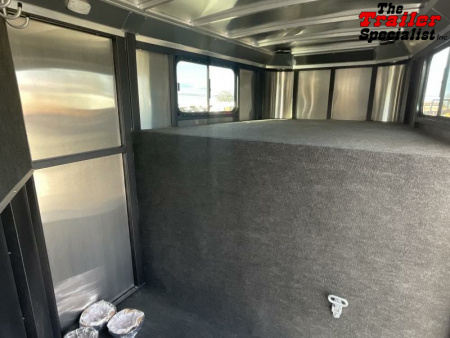 New 2025 Logan Coach CROSSFIRE 3 HORSE GN Horse Trailer