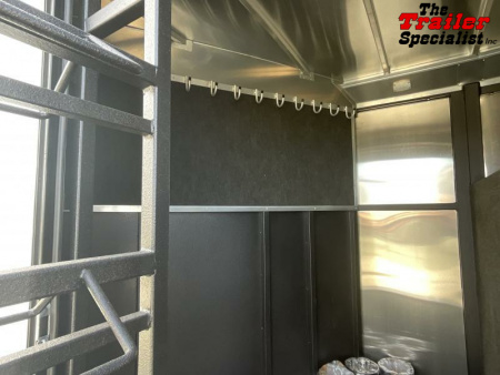 New 2025 Logan Coach CROSSFIRE 3 HORSE GN Horse Trailer